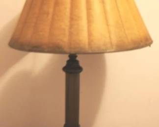 381 - Vintage Lamp - 20" Tall You are buying a used as-is electric/electronic item. We do not guarantee all components are present, and if it is not expressly stated, it is untested.