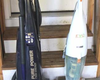 259 - Vacuum and Carpet Cleaner You are buying a used as-is electric/electronic item. We do not guarantee all components are present, and if it is not expressly stated, it is untested.