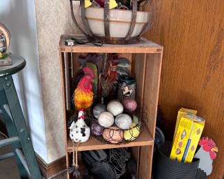 Chicken and rooster decor, marble eggs