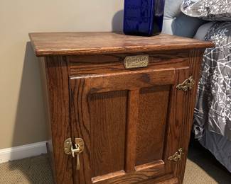 Vintage style cabinet/fridge