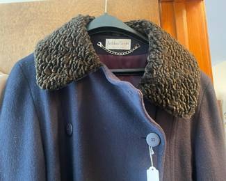 Women's Clothing Sizes M-L, Brands like: Planet London, Pendleton, Oleg Cassini, Susan Bristol, Vintage Clothing