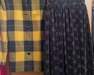 Women's Clothing Sizes M-L, Brands like: Planet London, Pendleton, Oleg Cassini, Susan Bristol, Vintage Clothing