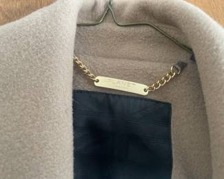 Women's Clothing Sizes M-L, Brands like: Planet London, Pendleton, Oleg Cassini, Susan Bristol, Vintage Clothing