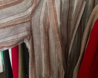 Women's Clothing Sizes M-L, Brands like: Planet London, Pendleton, Oleg Cassini, Susan Bristol, Vintage Clothing