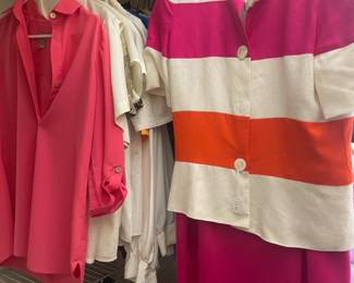 Women's Clothing Sizes M-L, Brands like: Planet London, Pendleton, Oleg Cassini, Susan Bristol, Vintage Clothing