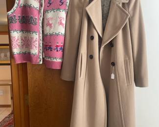 Women's Clothing Sizes M-L, Brands like: Planet London, Pendleton, Oleg Cassini, Susan Bristol, Vintage Clothing