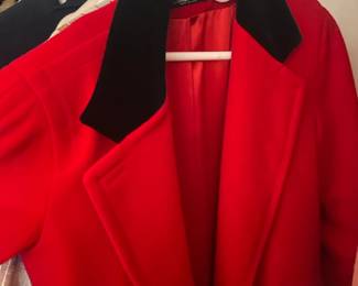 Women's Clothing Sizes M-L, Brands like: Planet London, Pendleton, Oleg Cassini, Susan Bristol, Vintage Clothing