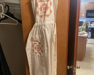 Women's Clothing Sizes M-L, Brands like: Planet London, Pendleton, Oleg Cassini, Susan Bristol, Vintage Clothing