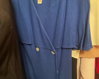 Women's Clothing Sizes M-L, Brands like: Planet London, Pendleton, Oleg Cassini, Susan Bristol, Vintage Clothing