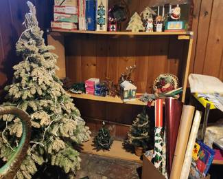 Shchlitz Malt Liquor sign, and Christmas decorations.