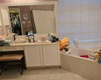 Coverlets, comforters, quilts, throws, blankets, linens of all kinds