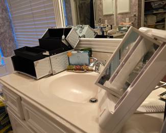 make up box, make up mirror and more