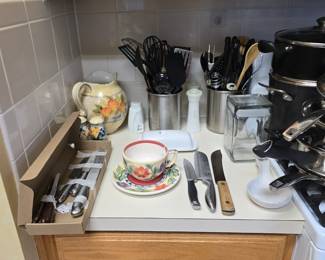 utensils, knives, kitchen accessories, etc