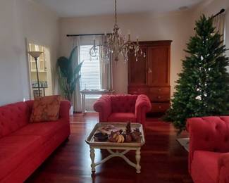 Beautiful sofa and 2 side chairs!