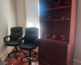 2 Excellent condition office chairs