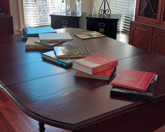 Beautiful Antique oval table with 5 extentions! OUTSTANDING!