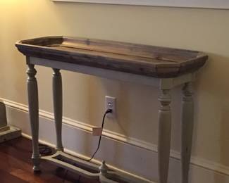 Great Sofa table with matching coffee table.