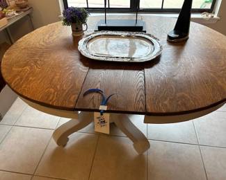 oak table with 2 leaves