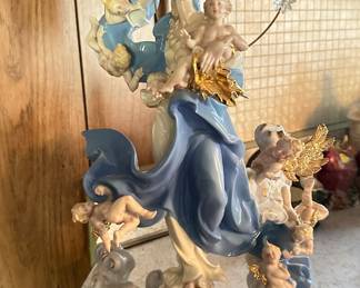 Franklin Mint Mary Queen of Heaven
In excellent condition 
Vintage 