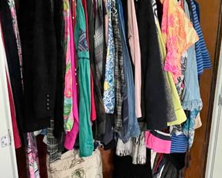 Beautiful Ladies clothing:
Trina Turk Kate Spade Lilli Pulitzer Saks Fifth Avenue Ralph Lauren St. John... to name a few