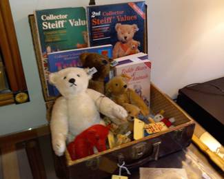 Items Located In The 1st Bedroom (MASTER)