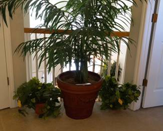 Items Located On The Landing Of The 2nd Floor