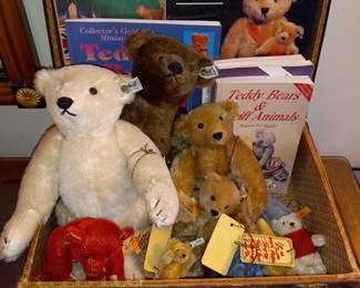 Items Located In The 1st Bedroom (MASTER)