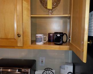 Items Located In The Kitchen / Dining Room