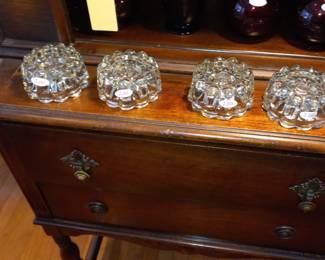 Items Located In The Kitchen / Dining Room