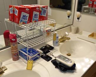 Items Located In The 1st Bedroom (MASTER)