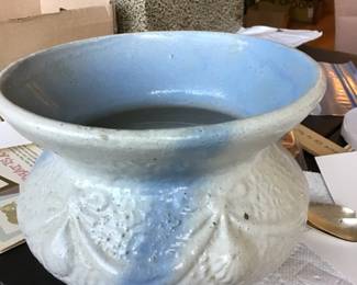 Blu & white spitoon