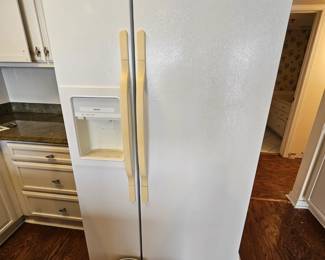 Hotpoint Refrigerator from Ortega Yacht club condo remodel - $200