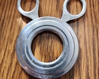 Soft boiled egg cutter