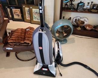 Hoover vacuum with mini vacuum and accessories 