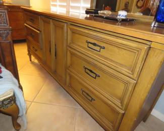 9 drawer chest with mirror. "White"