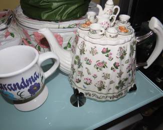 Decorative Port Meirion miniature Victorian tea party tea pot.