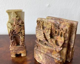 Carved soap stone bud vase and bookends
Excellent condition 