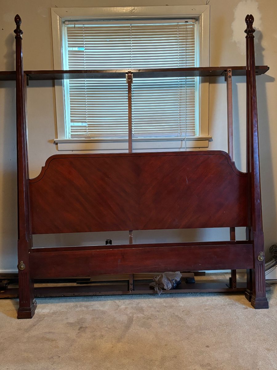 Drexel Heritage queen sized Chippendale bed