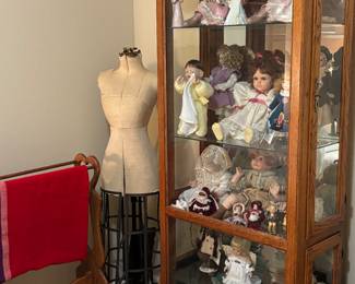 Full view of the doll cabinet 