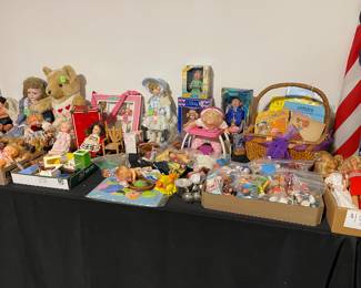 Paperdolls, Barbie, misc. dolls & bears