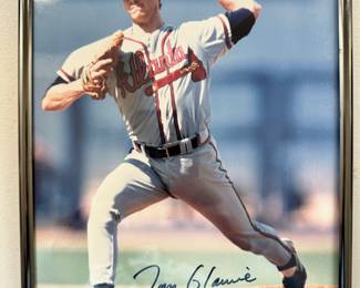 Signed Altanta Braves pitcher Tom Glavine.