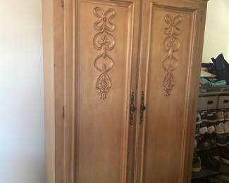 Armoire