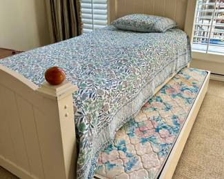 Trundle bed