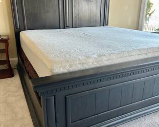 King size bed (headboard 6’ tall)