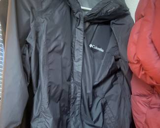 Columbia Women’s Black Omni Tech Hooded Raincoat – Size Medium