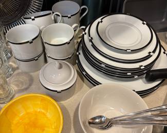 Mikasa Midnight Dinnerware Set – 8 Mugs, 1 Bread & Butter Plates, 2 Salad Plates, 5 Dinner Plates, 3 Charger Plates