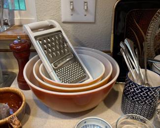 Set of 3 Pyrex Flameglo Nesting Mixing Bowls