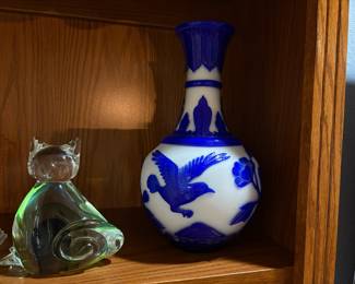 Murano Glass Cat Figurine/Paperweight, Blue/White Peking Glass Vase