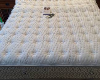 Hotel Collection Full Size Mattress, Tempur-Pedic Ergo Smart Bed Base