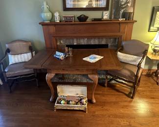 041-Antique Pub Table (5ft by 3ft - sides drop to make it 3ft by 3ft)